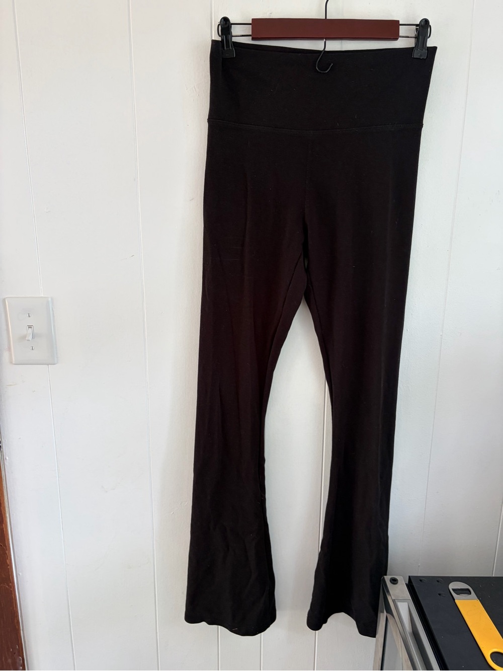Perfectwhitetee flare leggings medium